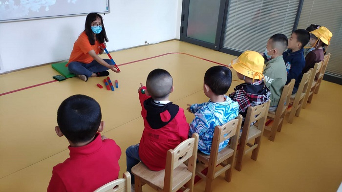 1753238773390117.jpg 豆豆班的孩子在上课中