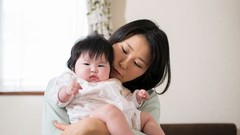 宝宝爱打人我们应该怎么办